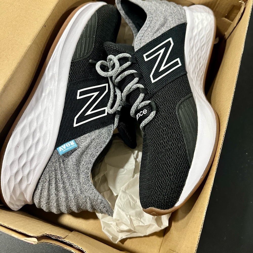 New Balance Fresh Foam ROAV Women's Athletic Running Shoe NIB - Black/Gray